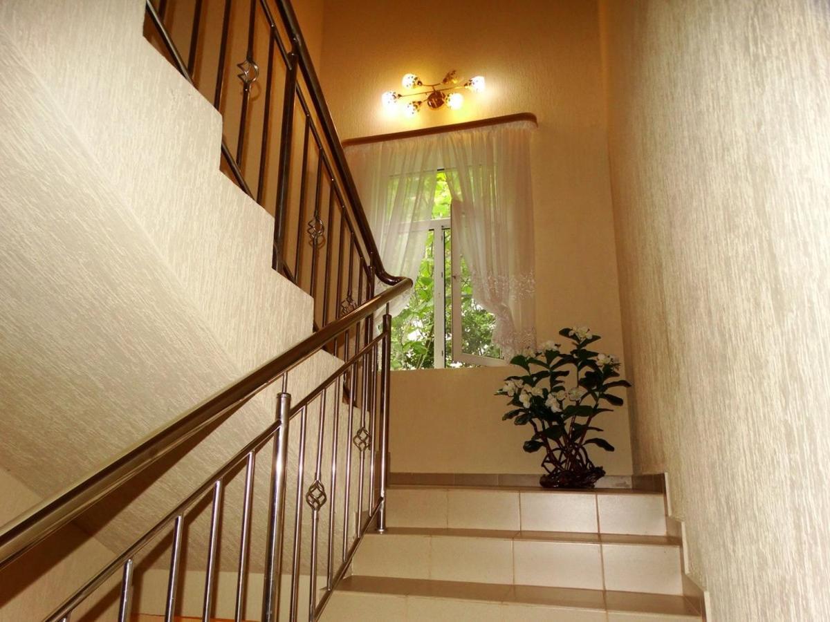 Guest House Gorny Ruchei Gagra Esterno foto
